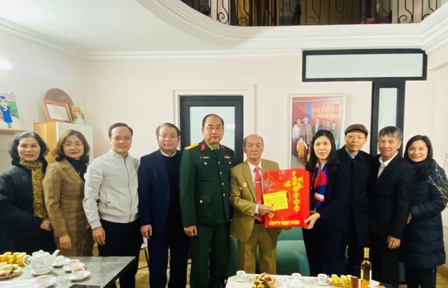 Lãnh đạo quận Cầu Giấy đến thăm và chúc tết gia đình Thương binh 4/4 Lưu Thanh Hải nhân dịp Tết Nguyên đán Giáp Thìn 2024.