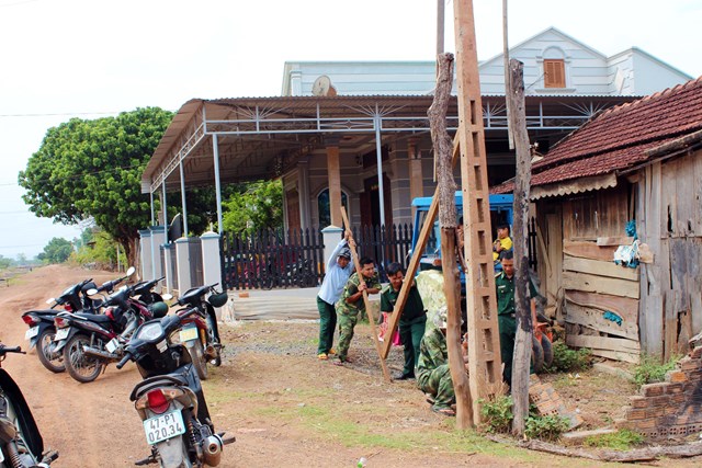 Biên phòng Đắk Lắk phát huy phương châm “Ba bám, bốn cùng” trong hỗ trợ người dân phát triển kinh tế - Ảnh 5