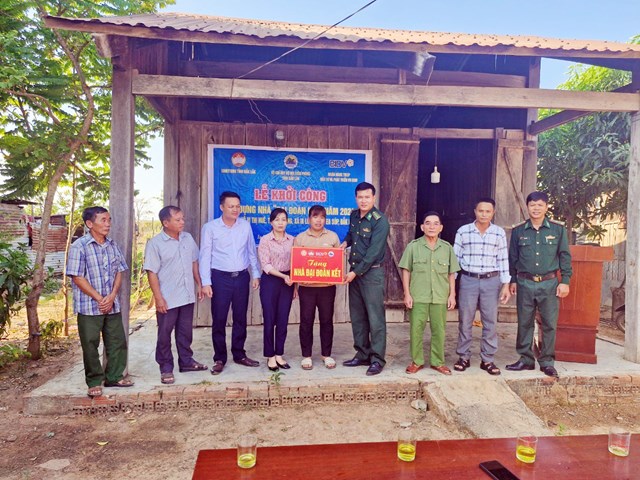 Biên phòng Đắk Lắk phát huy phương châm “Ba bám, bốn cùng” trong hỗ trợ người dân phát triển kinh tế - Ảnh 9