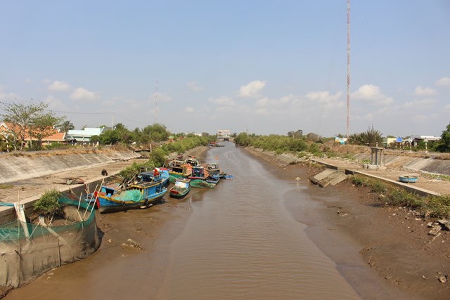 Bộ đội Biên phòng Tiền Giang vận chuyển nước sạch cho người dân bị ảnh hưởng hạn mặn - Ảnh 6