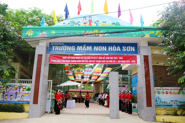 Trường Mầm non Hòa Sơn (huyện Lương Sơn, Hòa Bình) tổ chức Lễ đón Bằng công nhận trường đạt chuẩn Quốc gia mức độ 1 và Lễ tổng kết năm học 2023 – 2024.