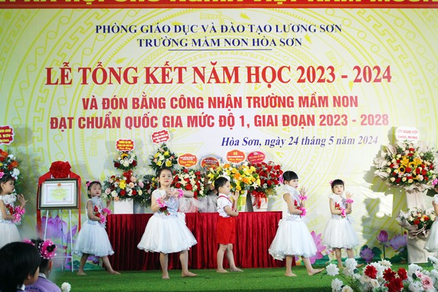 Hòa Bình: Trường Mầm non Hòa Sơn đón Bằng công nhận đạt chuẩn Quốc gia mức độ I - Ảnh 4