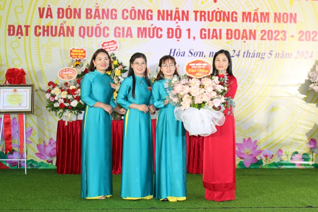 Hòa Bình: Trường Mầm non Hòa Sơn đón Bằng công nhận đạt chuẩn Quốc gia mức độ I - Ảnh 10