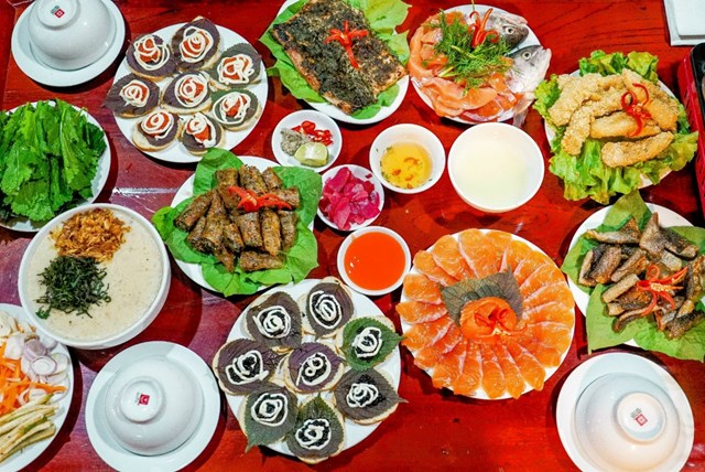 Thực đơn các món ăn được chế biến thừ cá Hồi, cá Tầm của nhà hàng phong phú đa dạng.