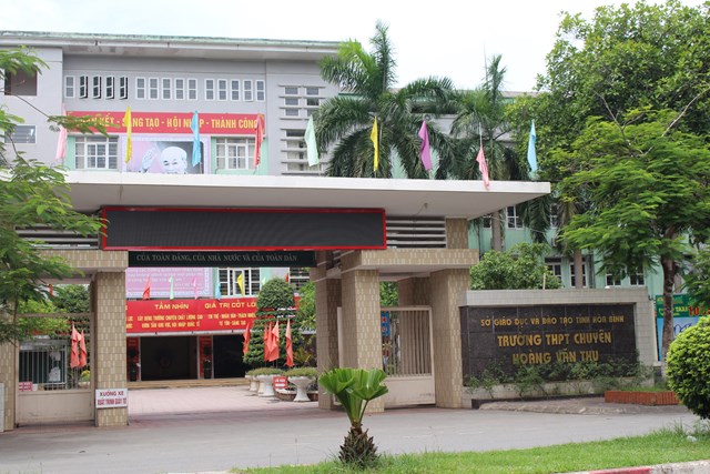Trường THPT chuyên Hoàng Văn Thụ.
