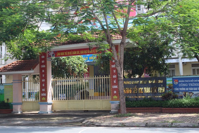 Trường Tiểu học Trần Quốc Toản nằm trên địa bàn phường Tân Thịnh.