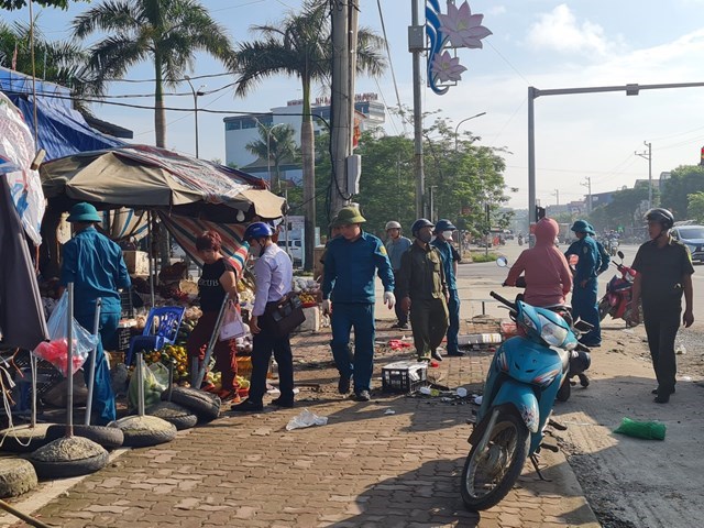 Về công tác chống tái lấn chiếm hành lang giao thông, huyện Lương Sơn cũng chỉ đạo và giao nhiệm vụ cho UBND các xã, thị trấn chủ động kiểm tra, theo dõi, xử lý.