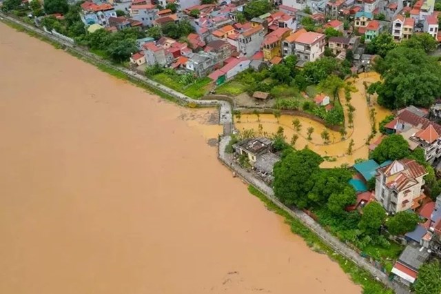 Theo thông tin nhanh về tình hình thiệt hại do bão số 3 gây ra trên địa bàn huyện Tràng Định, UBND huyện Tràng Định cho biết, tính đến 17h00 ngày 10/9 trên địa bàn huyện Tràng Định toàn huyện có 2.607 hộ gia đình thiệt hại về nhà ở. Trong đó, có 46 hộ bị sạt lở và 03 hộ bị sập hoàn toàn, 148 hộ bị tốc mái, ngập 2.409 hộ dân; 23 nhà có nguy cơ bị sạt lở; có 01 hộ tại xã Quốc Việt bị cây đổ vào nhà. Về cây cối và hoa màu bị ngập khoảng 650ha; thiệt hại cây lâm nghiệp là 81,4ha.