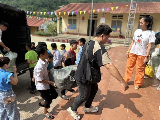 Trường Cao đẳng Nghệ thuật H&#224; Nội: Thăm v&#224; trao qu&#224; cho c&#225;c em học sinh v&#249;ng cao tỉnh H&#224; Giang - Ảnh 4