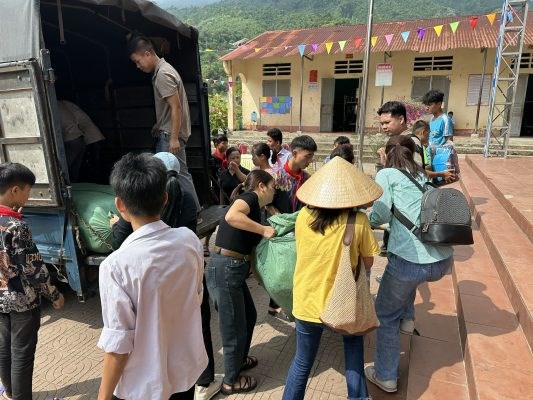 Trường Cao đẳng Nghệ thuật H&#224; Nội: Thăm v&#224; trao qu&#224; cho c&#225;c em học sinh v&#249;ng cao tỉnh H&#224; Giang - Ảnh 6