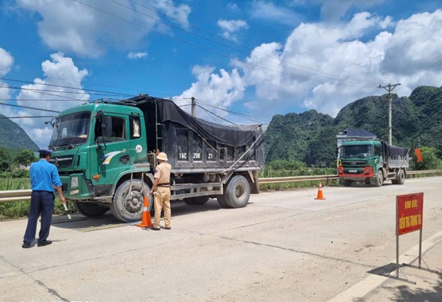 Sở Giao th&#244;ng vận tải tỉnh Ho&#224; B&#236;nh đẩy mạnh tuy&#234;n truyền, phổ biến ph&#225;p luật, g&#243;p phần th&#250;c đẩy ph&#225;t triển kinh tế - x&#227; hội  - Ảnh 1