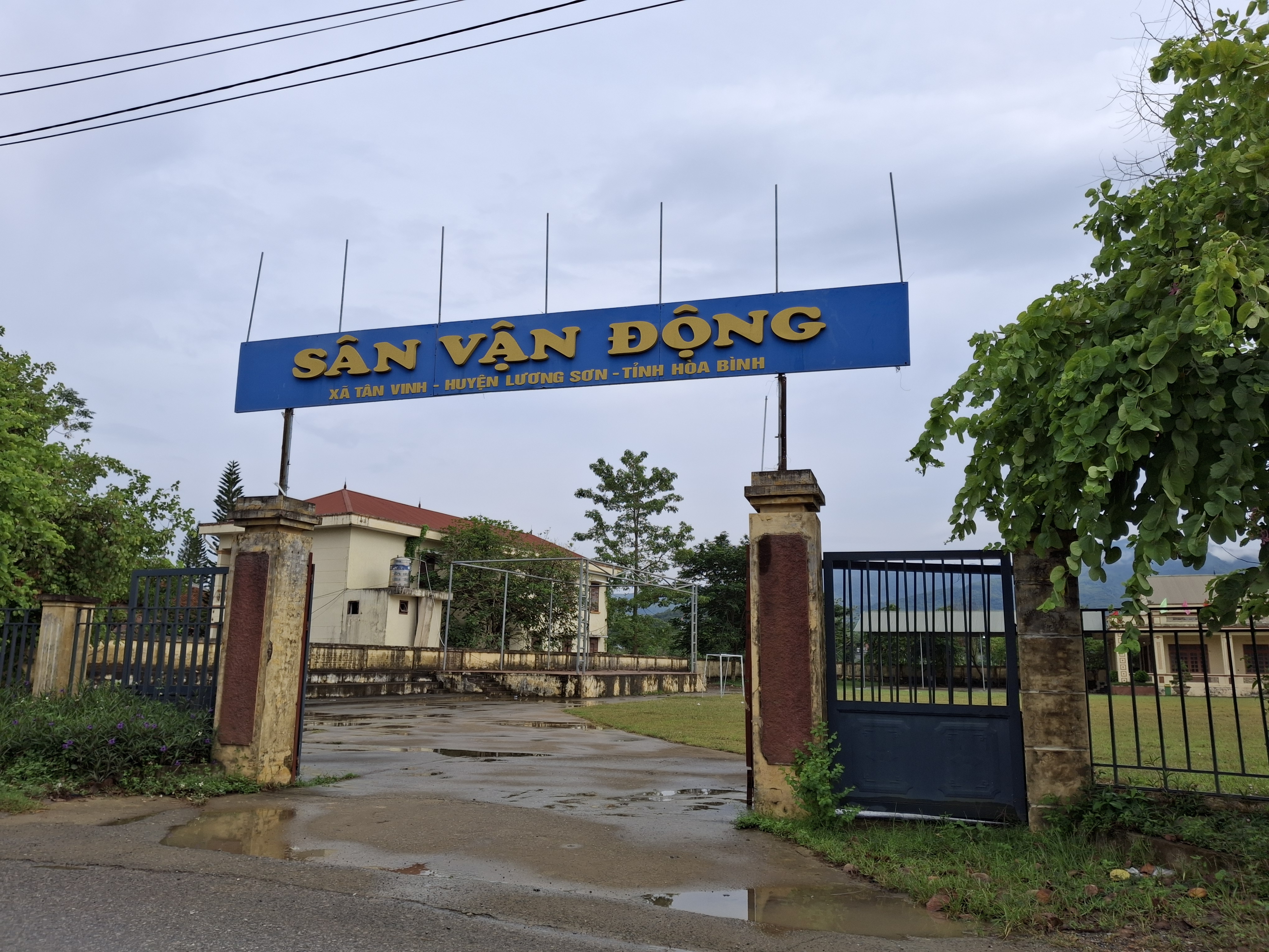 Sân vận động của xã Tân Vinh.