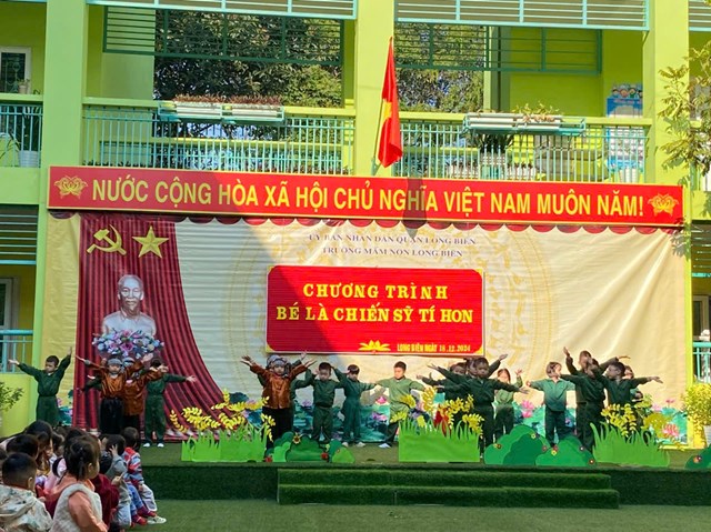 S&#226;n chơi “B&#233; l&#224; chiến sĩ t&#237; hon”: Củng cố niềm tin, khơi dậy niềm tự h&#224;o, tinh thần y&#234;u nước của thầy v&#224; tr&#242; trường mầm non Long Bi&#234;n - Ảnh 6