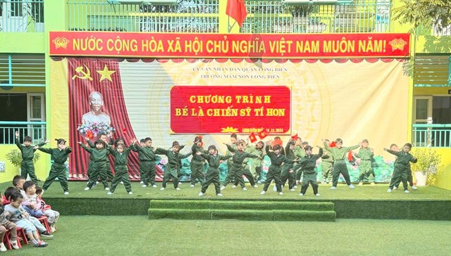 S&#226;n chơi “B&#233; l&#224; chiến sĩ t&#237; hon”: Củng cố niềm tin, khơi dậy niềm tự h&#224;o, tinh thần y&#234;u nước của thầy v&#224; tr&#242; trường mầm non Long Bi&#234;n - Ảnh 10