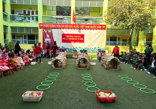 S&#226;n chơi “B&#233; l&#224; chiến sĩ t&#237; hon”: Củng cố niềm tin, khơi dậy niềm tự h&#224;o, tinh thần y&#234;u nước của thầy v&#224; tr&#242; trường mầm non Long Bi&#234;n - Ảnh 14