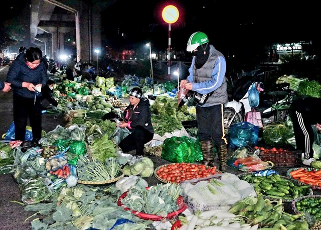 Chợ đầu mối Ng&#227; Tư Sở những ng&#224;y gi&#225;p Tết: Xưa v&#224; Nay - Ảnh 9