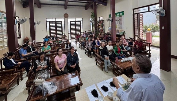 Tập huấn kỹ thuật chế biến hồng trà cho các HTX trên địa bàn huyện Đại Từ (Thái Nguyên) do Liên minh HTX tỉnh Thái Nguyên tổ chức.