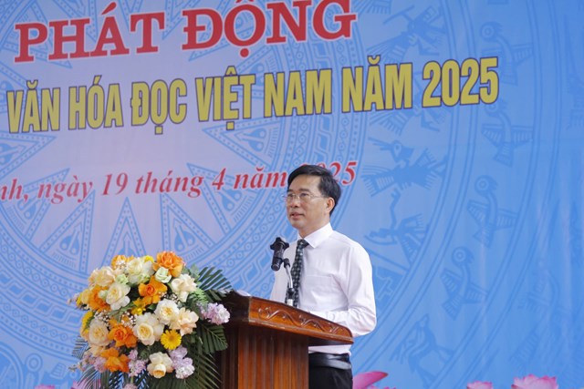 Ông Nguyễn Viết Trường, Giám đốc Sở Văn hóa, Thể thao và Du lịch phát động hưởng ứng phong trào đọc sách và xây dựng văn hóa đọc.