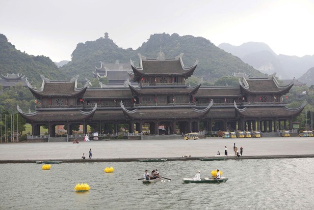 Tam Chúc là một quần thể danh thắng tâm linh rộng lớn nằm tại thị trấn Ba Sao, huyện Kim Bảng, tỉnh Hà Nam.