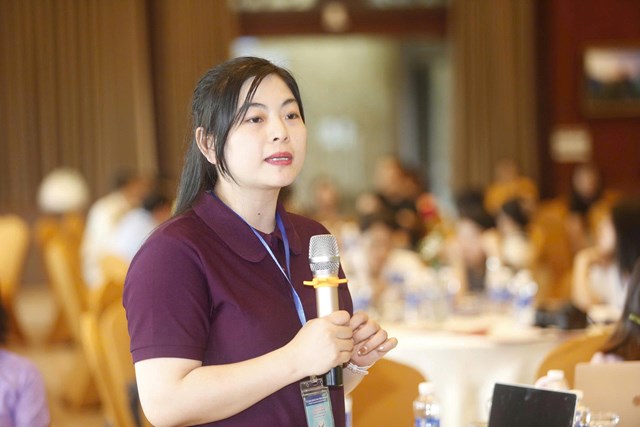 nhà báo Phùng Thị Hồng Hạnh (Báo Tài chính – Đầu tư) 