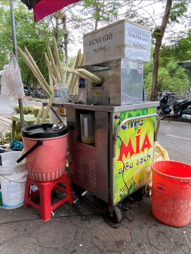 Đi cùng với sự phát triển nhanh chóng của các chuỗi cửa hàng và quán nhỏ lẻ là những bất cập về quản lý vệ sinh an toàn thực phẩm (VSATTP).