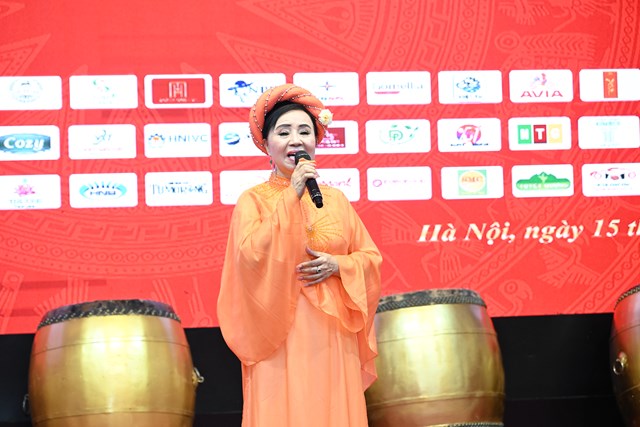 Tiết mục nghệ thuật đặc biệt “Hát văn chúc mừng 100 năm Ngày Báo chí Cách mạng Việt Nam” – một tác phẩm đậm chất truyền thống, được thể hiện sâu lắng và truyền cảm bởi Nghệ sĩ Nhân dân Minh Thu