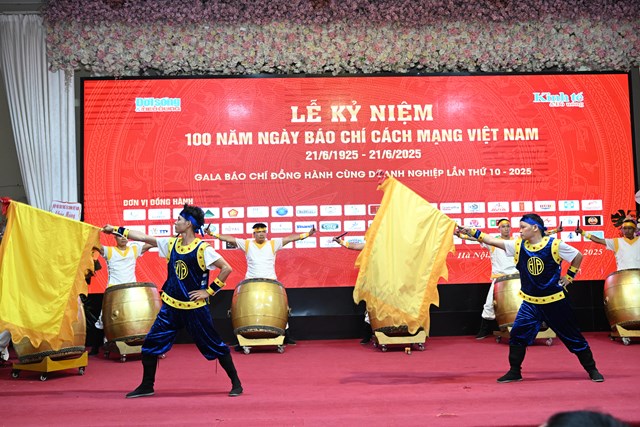 Màn trình diễn hào hùng và đầy khí thế – Trống trận do Đoàn Văn hóa Nghệ thuật Trường Xuân thể hiện