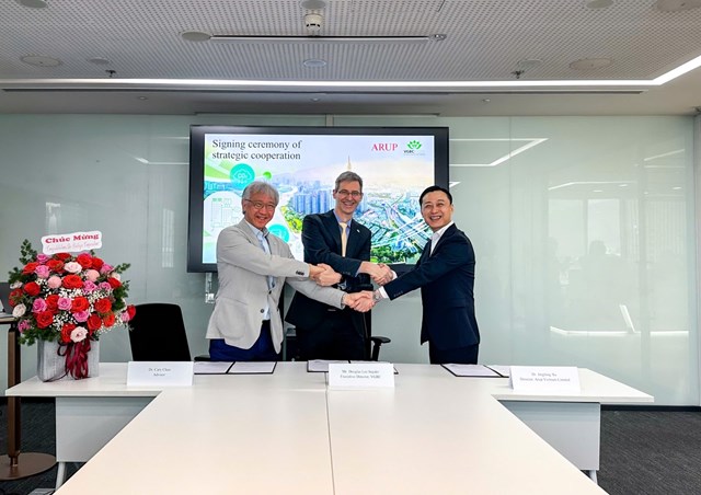 Ông Jingfeng Xu - Tân Tổng Giám Đốc Arup Việt Nam (bên phải)
