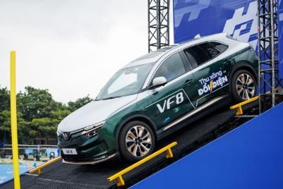 VF 8 khiến nhiều kh&aacute;ch h&agrave;ng th&iacute;ch th&uacute; khi dễ d&agrave;ng vượt qua những b&agrave;i kiểm tra kh&oacute;