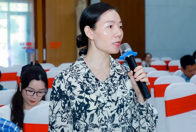 Các nhà báo đã đặt nhiều câu hỏi liên quan đến các vấn đề được dư luận quan tâm