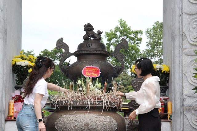 Nghệ An: Lắng đọng cảm xúc trong hành trình tri ân tại Nghĩa trang Liệt sĩ Quốc tế Việt – Lào - Ảnh 3