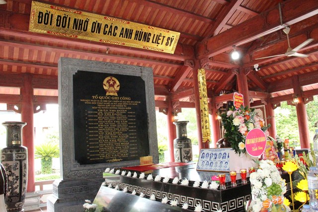 Nghệ An: Lắng đọng cảm xúc trong hành trình tri ân tại Nghĩa trang Liệt sĩ Quốc tế Việt – Lào - Ảnh 4