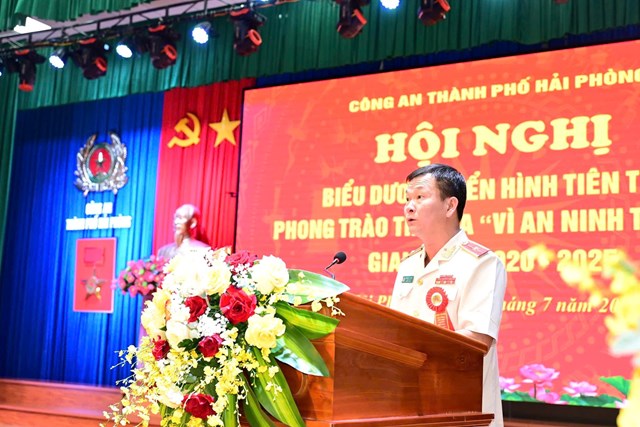 Thiếu tướng Bùi Quang Bình, Giám đốc Công an thành phố phát biểu tại hội nghị.