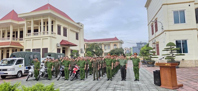 Lực lượng Công an phường An Dương nghiêm túc tiếp thu chỉ đạo, sẵn sàng thực hiện cao điểm trấn áp tội phạm, đảm bảo an ninh trật tự phục vụ Đại hội Đảng các cấp.