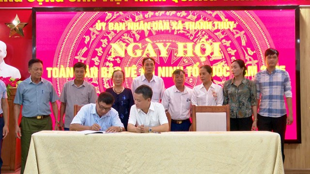 Các khu dân cư kí giao ước thi đua…