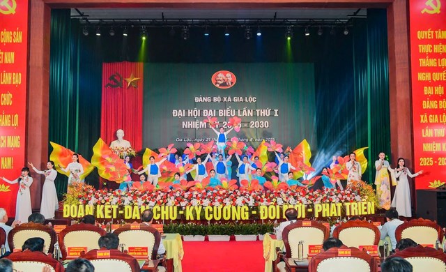 Tiết mục văn nghệ đặc sắc chúc mừng Đại hội