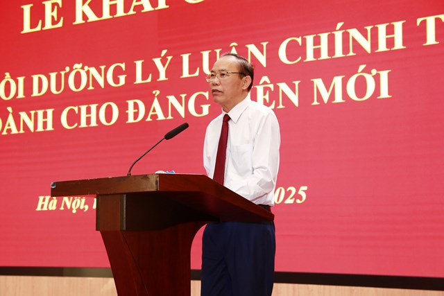 Đồng chí Phùng Đức Tiến – Ủy viên Ban Thường vụ, Trưởng ban Tuyên giáo và Dân vận Đảng ủy Bộ, Thứ trưởng Bộ Nông nghiệp và Môi trường