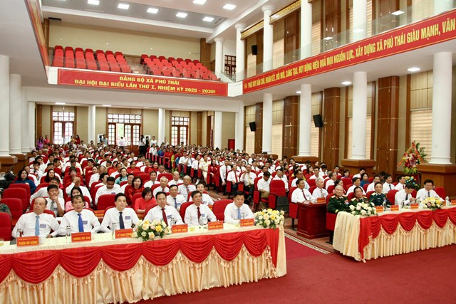 Các đồng chí lãnh đạo thành phố tham dự Đại hội.