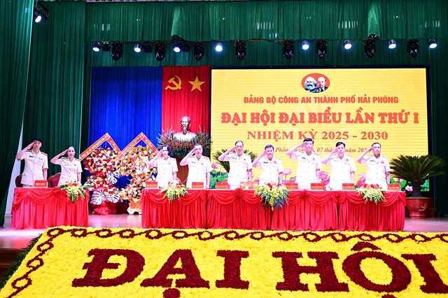 Đoàn chủ tịch Đại hội