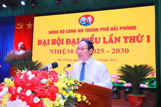 Đồng chí Lê Tiến Châu, Ủy viên TW Đảng, Bí thư Thành ủy, Trưởng Đoàn ĐBQH Hải Phòng phát biểu chỉ đạo đại hội