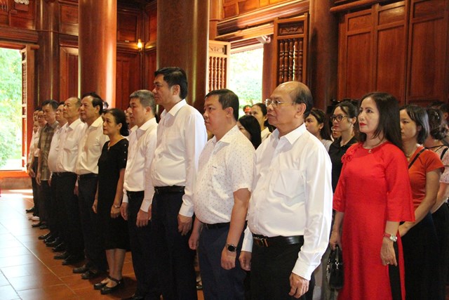 Liên hiệp Các tổ chức hữu nghị Việt Nam trao 3,4 tỷ đồng tiếp sức Nghệ An hỗ trợ bà con vùng lũ - Ảnh 2