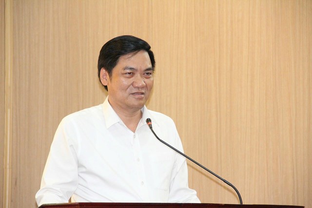 Ông Hoàng Nghĩa Hiếu – Phó Bí thư Thường trực Tỉnh ủy, Chủ tịch HĐND tỉnh, Chủ tịch Liên hiệp Các tổ chức hữu nghị tỉnh Nghệ An, thông tin với đoàn công tác Liên hiệp Các tổ chức hữu nghị Việt Nam.