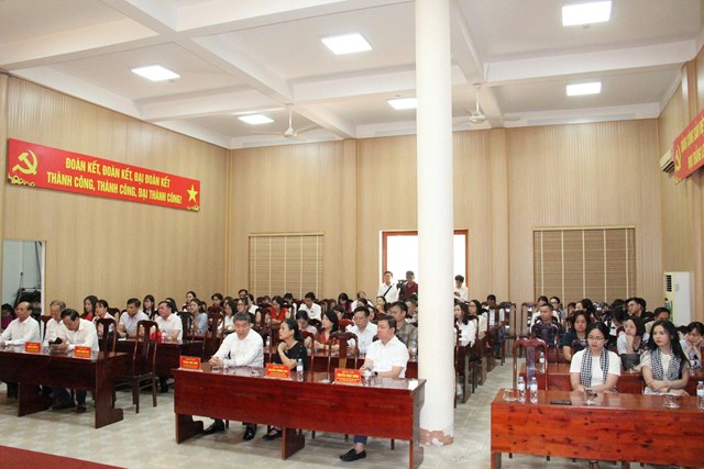 Liên hiệp Các tổ chức hữu nghị Việt Nam trao 3,4 tỷ đồng tiếp sức Nghệ An hỗ trợ bà con vùng lũ - Ảnh 3