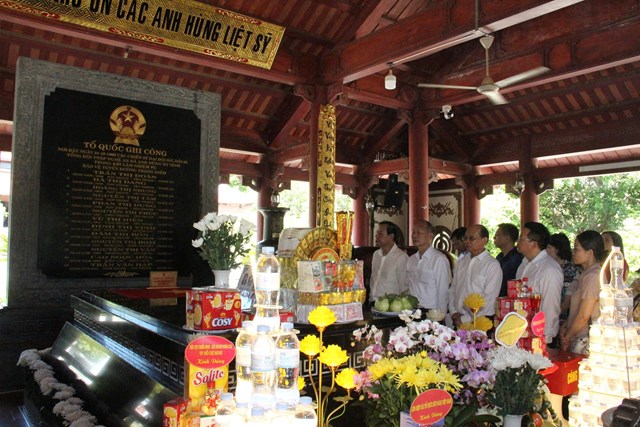 Liên hiệp Các tổ chức hữu nghị Việt Nam trao 3,4 tỷ đồng tiếp sức Nghệ An hỗ trợ bà con vùng lũ - Ảnh 4