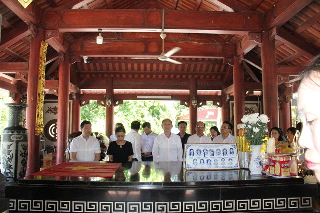 Liên hiệp Các tổ chức hữu nghị Việt Nam trao 3,4 tỷ đồng tiếp sức Nghệ An hỗ trợ bà con vùng lũ - Ảnh 5