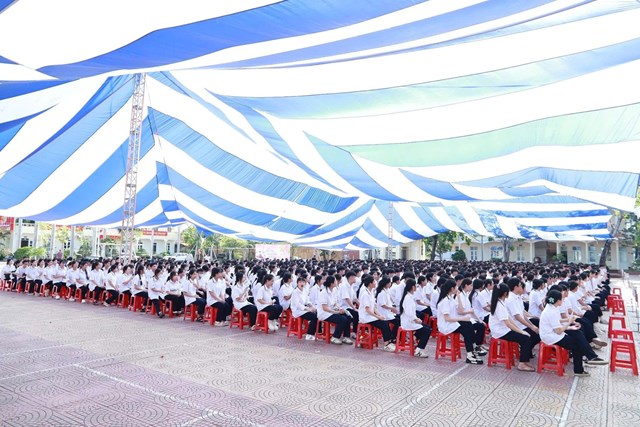 Không khí trang trọng, ấm áp tại Chương trình chào đón Tân học sinh Khóa 61 – Trường THPT An Dương, sáng 8/8/2025.