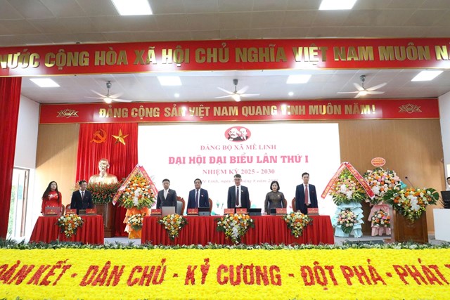 Đoàn Chủ tịch chủ trì Đại hội.