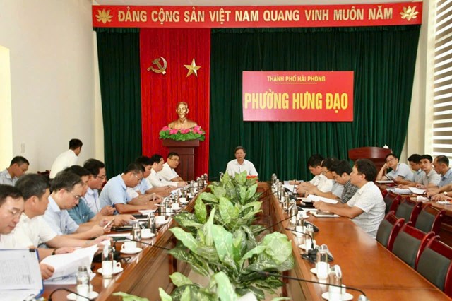 Quang cảnh buổi làm việc của đoàn công tác UBND TP Hải Phòng tại trụ sở phường Hưng Đạo.