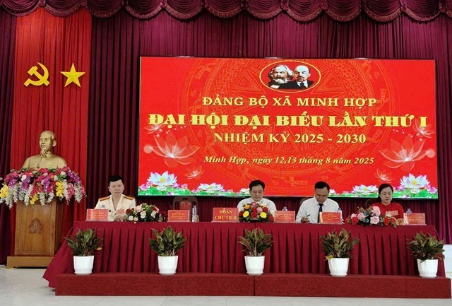 Đo&agrave;n Chủ tịch Đại hội Đảng bộ x&atilde; Minh Hợp nhiệm kỳ 2025 &ndash; 2030