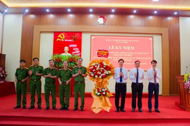 Ph&#250; Thọ: X&#227; Văn Miếu kỷ niệm 80 năm Ng&#224;y truyền thống C&#244;ng an nh&#226;n d&#226;n - Ảnh 1